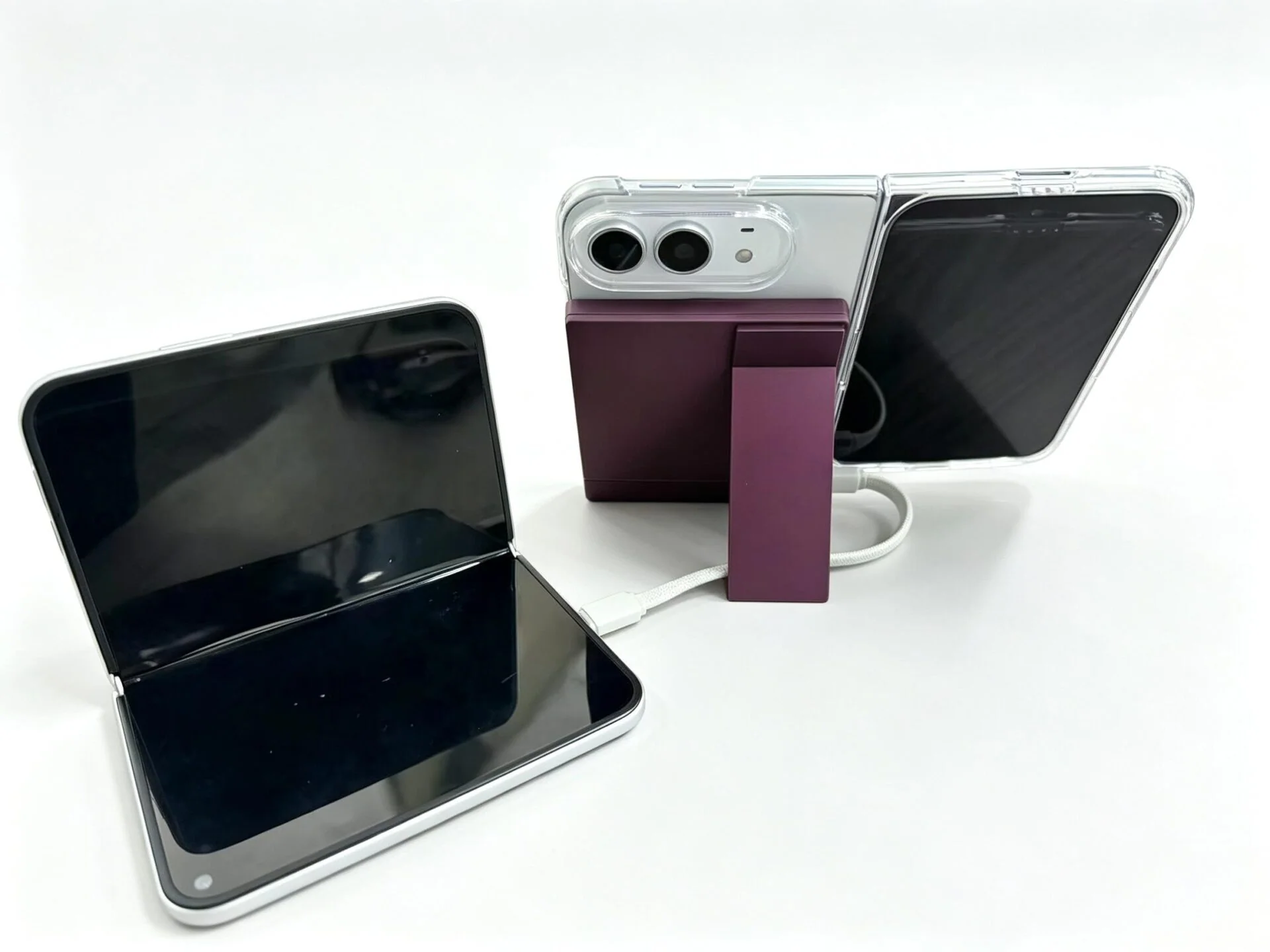 World First Magnetic Wireless Power Bank for iPhone Duo With Kickstand